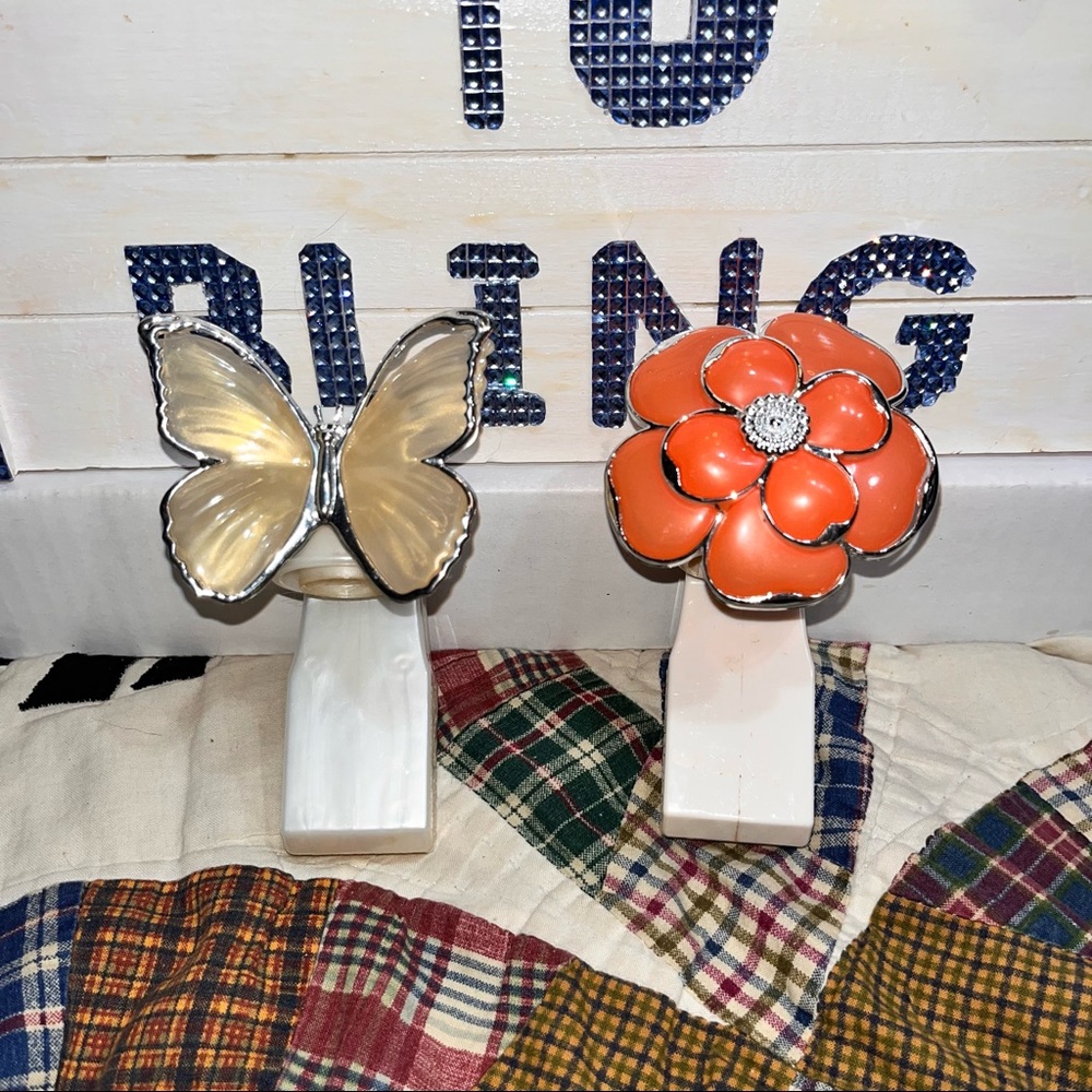 2 WALLFLOWERS Designer wall plug n scent warmers BUTTERFLY FLOWER RETAIL $20 ea